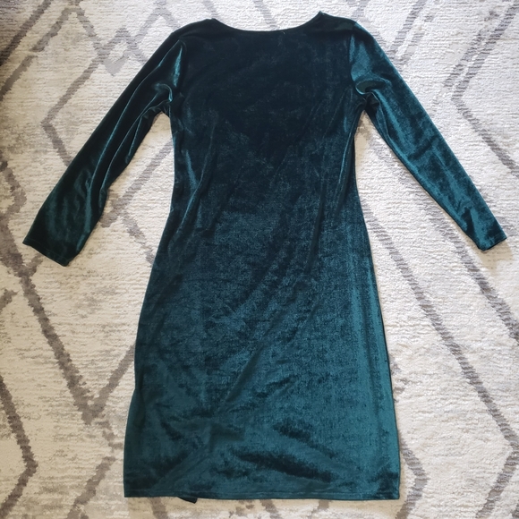 💫3/$50💫Vicky and Lucas Velour Dress - Picture 5 of 5
